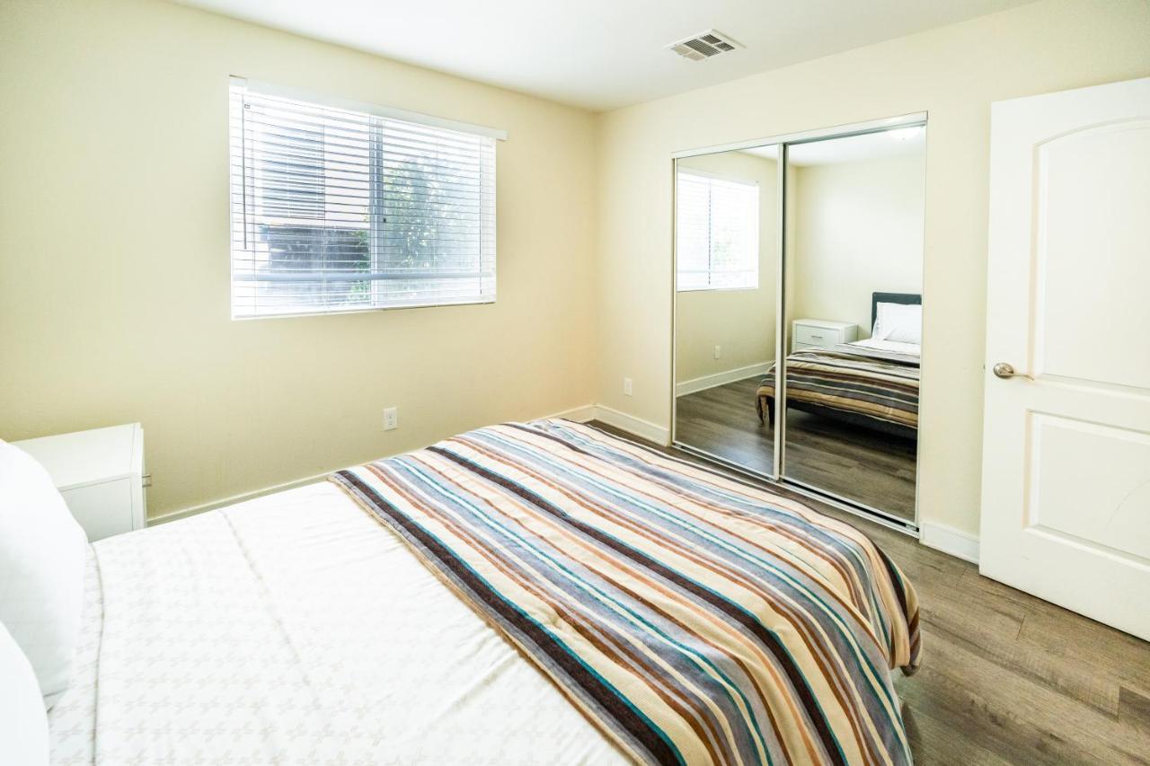 Large Condo Sleeps 10 Near Downtown Los Angeles Bagian luar foto