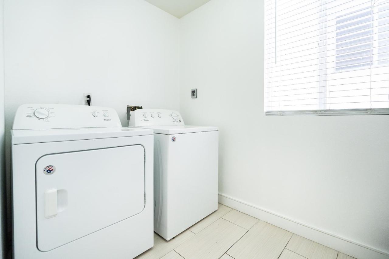 Large Condo Sleeps 10 Near Downtown Los Angeles Bagian luar foto
