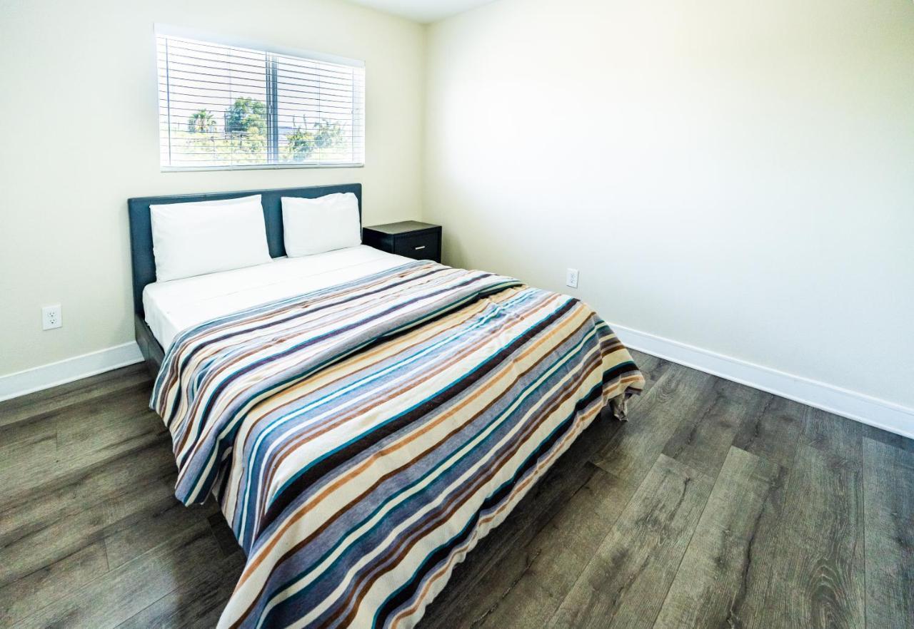 Large Condo Sleeps 10 Near Downtown Los Angeles Bagian luar foto