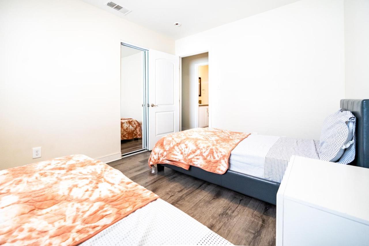 Large Condo Sleeps 10 Near Downtown Los Angeles Bagian luar foto